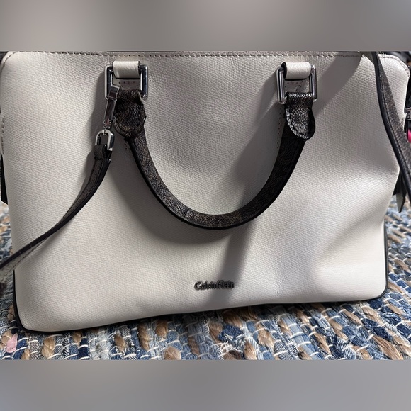 Calvin Klein cream and brown handle with strap - Picture 4 of 5